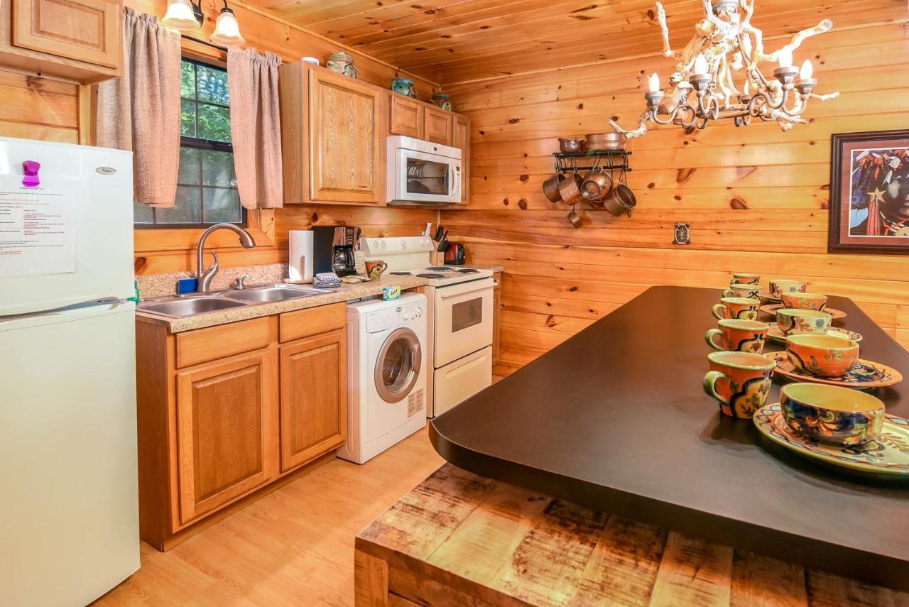 Permanent Vacation-Private Honeymoon Cabin With Hot Tub Sevierville Exterior foto