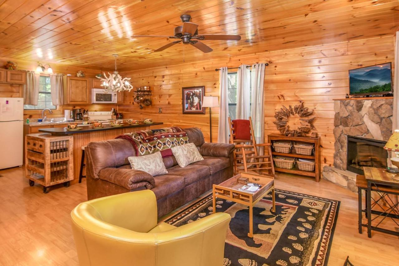 Permanent Vacation-Private Honeymoon Cabin With Hot Tub Sevierville Exterior foto